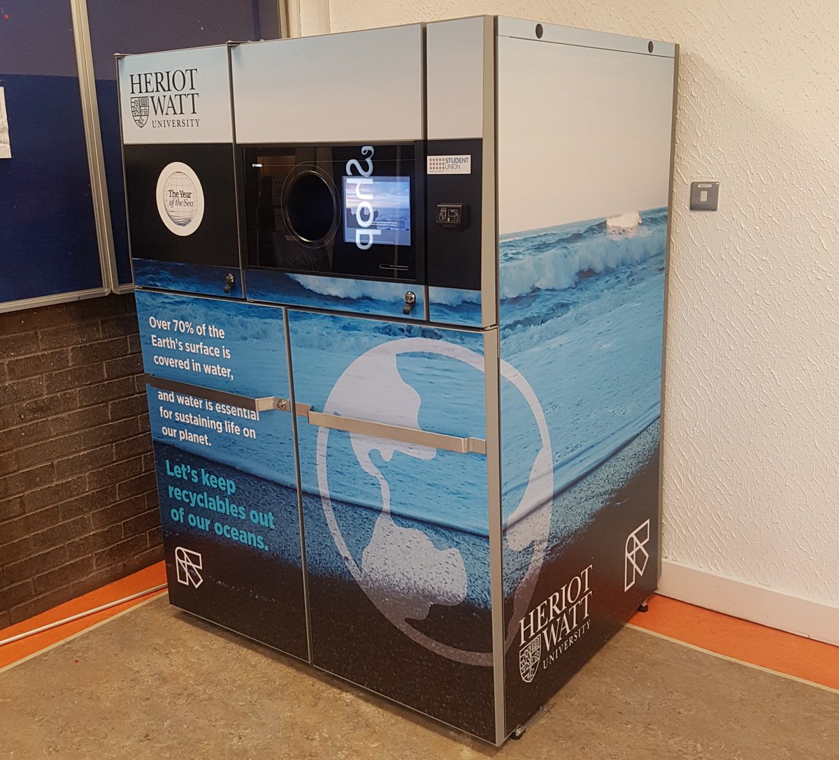HeriotWattUni's tweet image. Bring your plastic bottles to our #ExplorationDay on Saturday! For every bottle recycled in our reverse vending machines, a 10p donation will be made to one of our #yearofsea2018 charities. bit.ly/2w9KLhq  @ZeroWasteScot  @DefraGovUK #ReverseVending