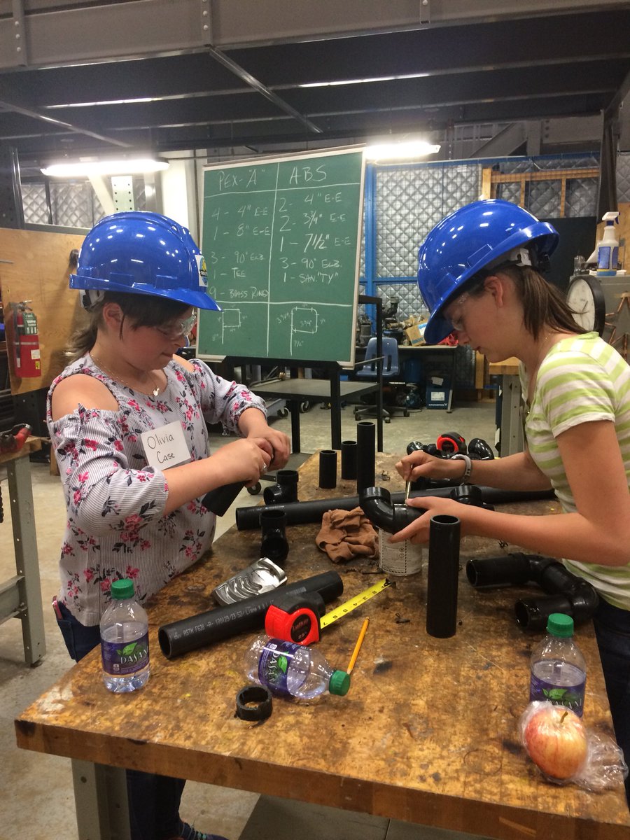 tldsboyap's tweet photo. New generation of Skilled Trades workers learning plumbing techniques at Midland campus of Georgian College. Awesome TLDSB Tech It Out Camp for Grade 7 students. @tldsboyap @_studentsuccess #TLDSBLearns https://t.co/sfnmSqyQ2b