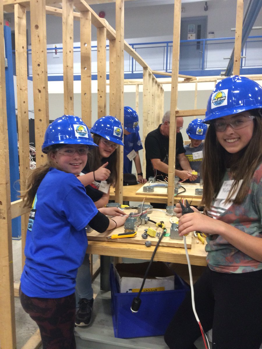 tldsboyap's tweet photo. Electrifying activities at Georgian College in Midland for Grade 7 students at TLDSB Tech It Out Camp. They are wiring a three way light. https://t.co/59lVk6odIN