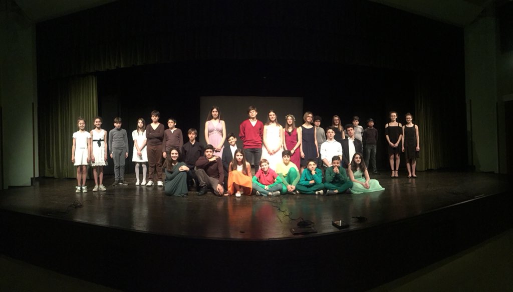 LICOS_IDEA's tweet photo. #scuolamedia #onstage @DeamicisIdea https://t.co/3UquKGdUjo