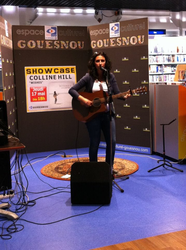 AdeleenK's tweet photo. Oh 6 ans déjà ! #wishes @collinehill 🎸🎶🎸 https://t.co/GirPNIRL8Z