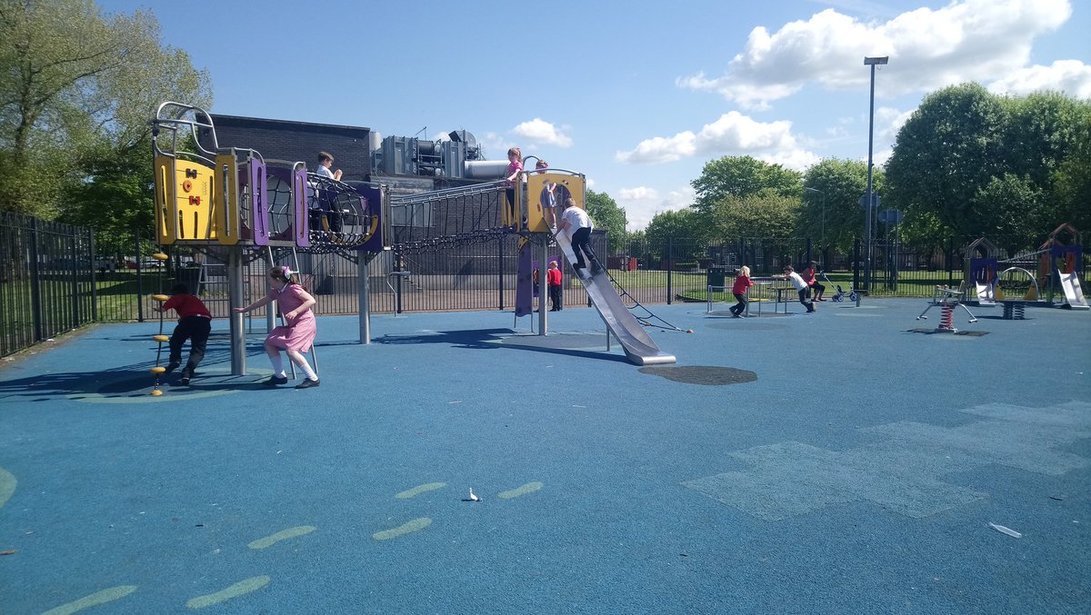 Mrs_Cartner's tweet photo. We decided the park was the place to be for some chill time after working hard this week #fun #enjoyment #friendship #sunnyday #relaxing @BowhousePS https://t.co/rHtRwIRSiy