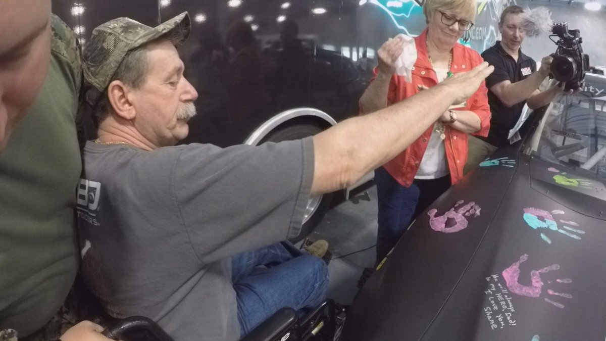 YCSO_SC's tweet photo. On May 17th @LifeShareNC & @JoeyGaseRacing family & colleagues from the @YCSO_SC were given the chance to place their handprints & messages on the #35 Donate Life car for the Alsco 300. (Tweet 1 of 2) #YCSOStrong #YCSOFamily #Remember809 https://t.co/KRKfAcU1sJ