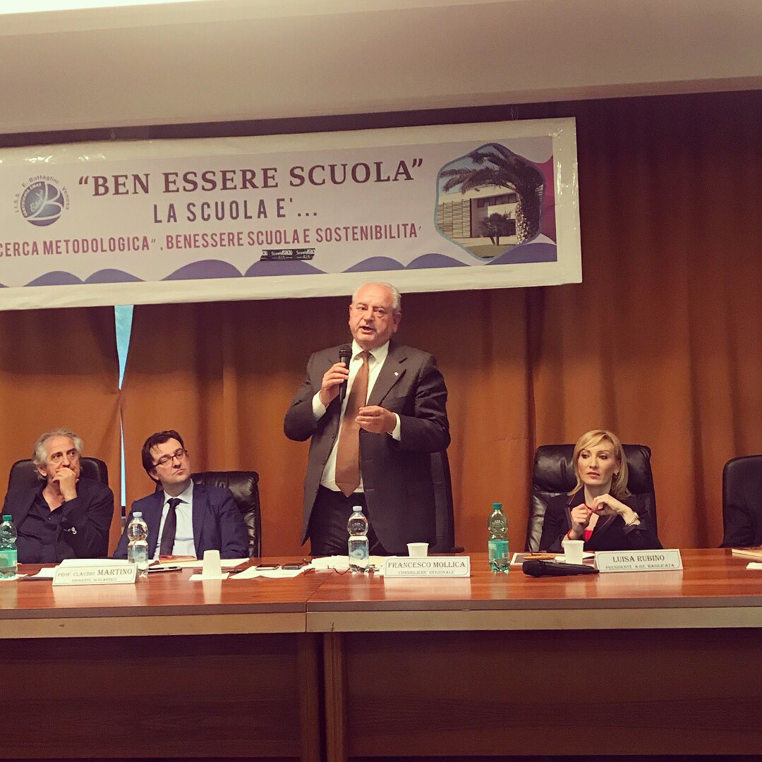 CRBasilicata's tweet photo. Incontro #giocodazzardopatologico interviene @frmollica per le conclusioni: “Il gioco d’azzardo è una delle nuove povertà. Se non frenato diventerà un vero allarme sociale” #giocaascoltaprevieni #ludopatia #age #crbas https://t.co/OcAJwbLgcC