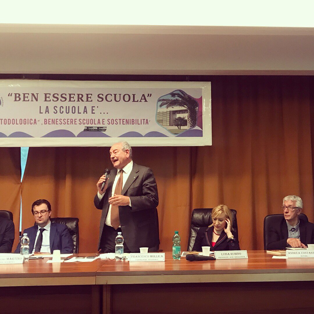 CRBasilicata's tweet photo. Incontro #giocodazzardopatologico interviene @frmollica per le conclusioni: “Il gioco d’azzardo è una delle nuove povertà. Se non frenato diventerà un vero allarme sociale” #giocaascoltaprevieni #ludopatia #age #crbas https://t.co/OcAJwbLgcC