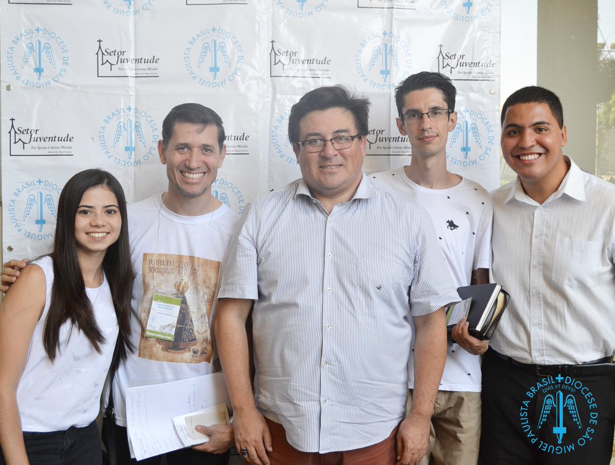 _sjsm's tweet photo. Padres que incentivam e acreditam em nossa juventude! Obrigada pelo Sim de vocês Padre André e Padre Roberto Eudes.Em especial Padre Boris pela manhã fantástica de Formação e conteúdo. https://t.co/Qp7HyyMsnw