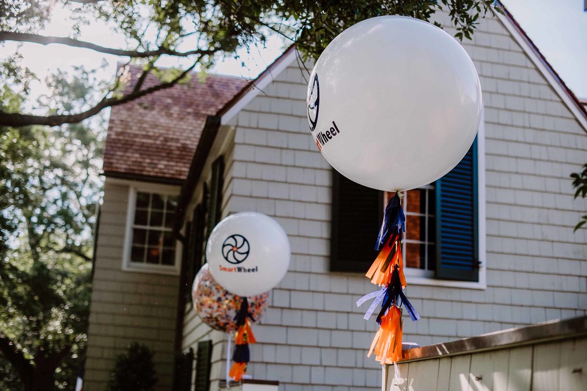 SmartWheelApp's tweet photo. Everything is bigger in Texas, and @bigassballoons will help make your next event memorable! Located here in Houston, they’ll deliver to your door for even more convenience. Check them out and recommend them on SmartWheel. #Balloons #SmartWheelApp #Smarter #Trusted #Limitless https://t.co/wfiCs56rOL