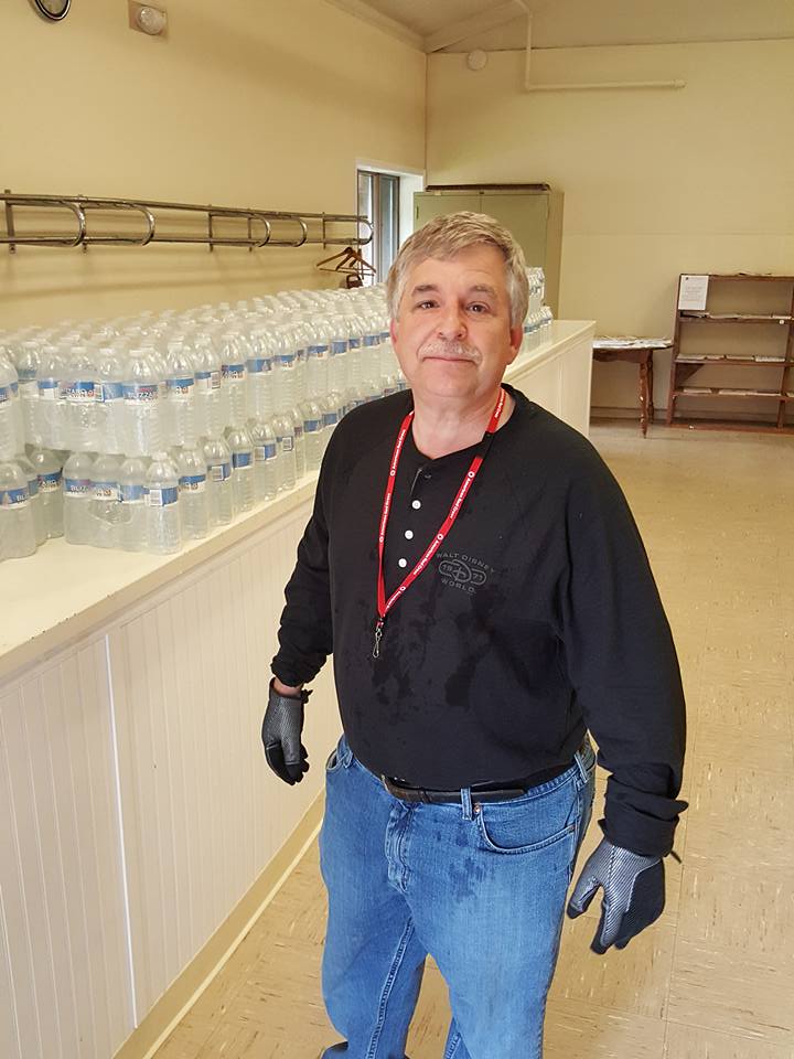 Csher999's tweet photo. #RedCross #TeamLogistics #Rocks today as our @RedCrossMetroN #LogisticsTeam arrives in #Mamakating (Sullivan Cty) delivering needed supplies to the Town &amp; @SalvationArmyUS post #Storm #PartneringUp #VolunteersRock #SleevesUp #HeartsOpen #AllIn https://t.co/8OrRIGpsDQ