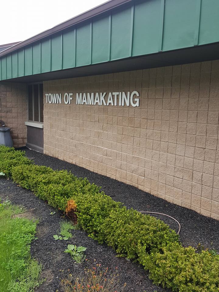 Csher999's tweet photo. #RedCross #TeamLogistics #Rocks today as our @RedCrossMetroN #LogisticsTeam arrives in #Mamakating (Sullivan Cty) delivering needed supplies to the Town &amp; @SalvationArmyUS post #Storm #PartneringUp #VolunteersRock #SleevesUp #HeartsOpen #AllIn https://t.co/8OrRIGpsDQ
