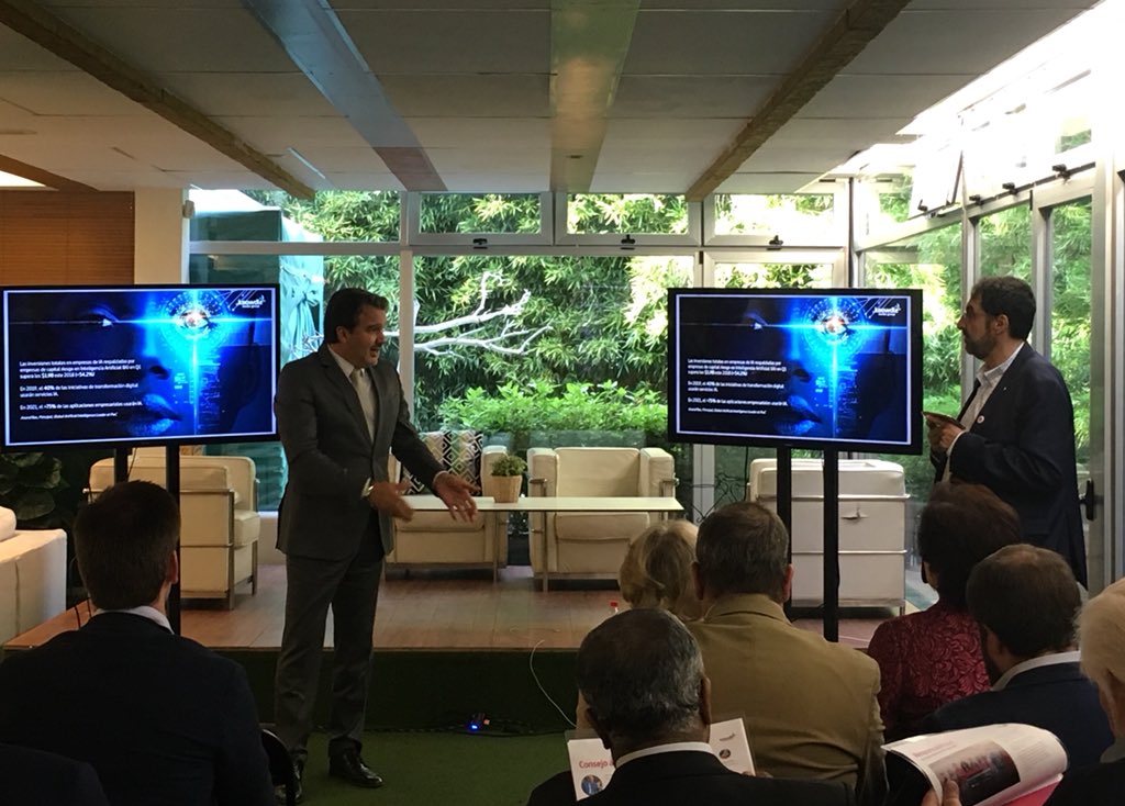 reinacaceres's tweet photo. Inicia presentación de #InteligenciaArtificial @KnowdleMedia @buaala https://t.co/n7yeMBiGbu