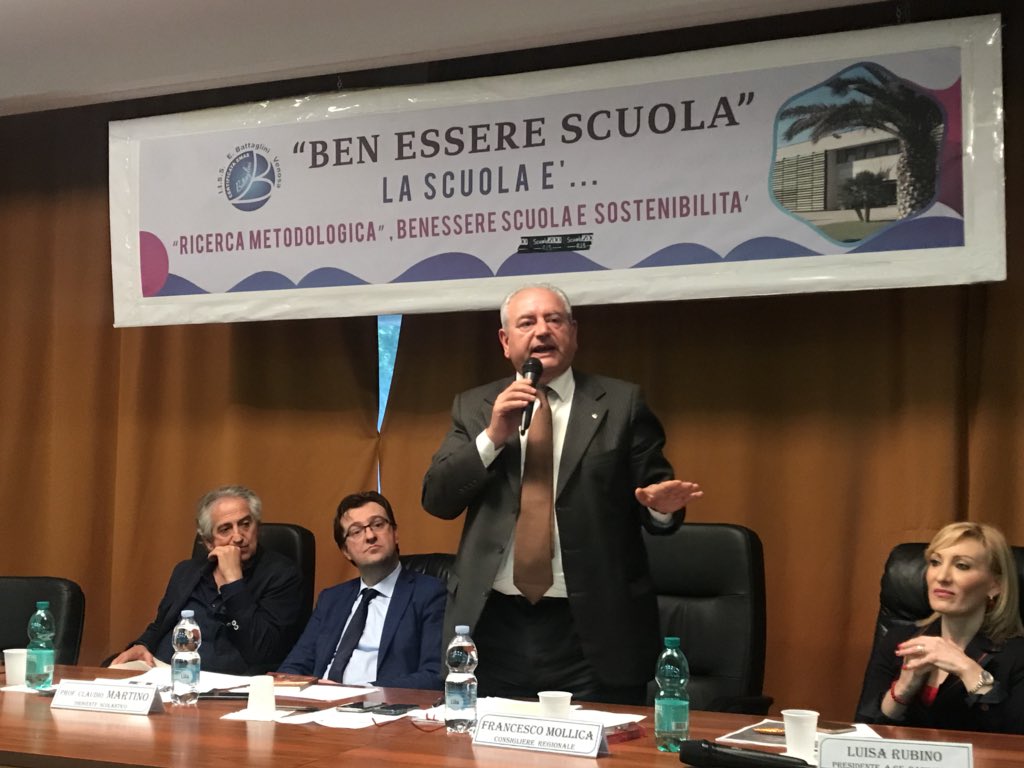 CRBasilicata's tweet photo. Incontro #giocodazzardopatologico conclude @frmollica: “Non dobbiamo arrenderci. Scuola, famiglia, istituzioni devono comunicare” #giocaascoltaprevieni #ludopatia #age #crbas https://t.co/U6kPDv7p6L
