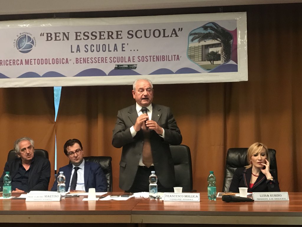 CRBasilicata's tweet photo. Incontro #giocodazzardopatologico conclude @frmollica: “Non dobbiamo arrenderci. Scuola, famiglia, istituzioni devono comunicare” #giocaascoltaprevieni #ludopatia #age #crbas https://t.co/U6kPDv7p6L