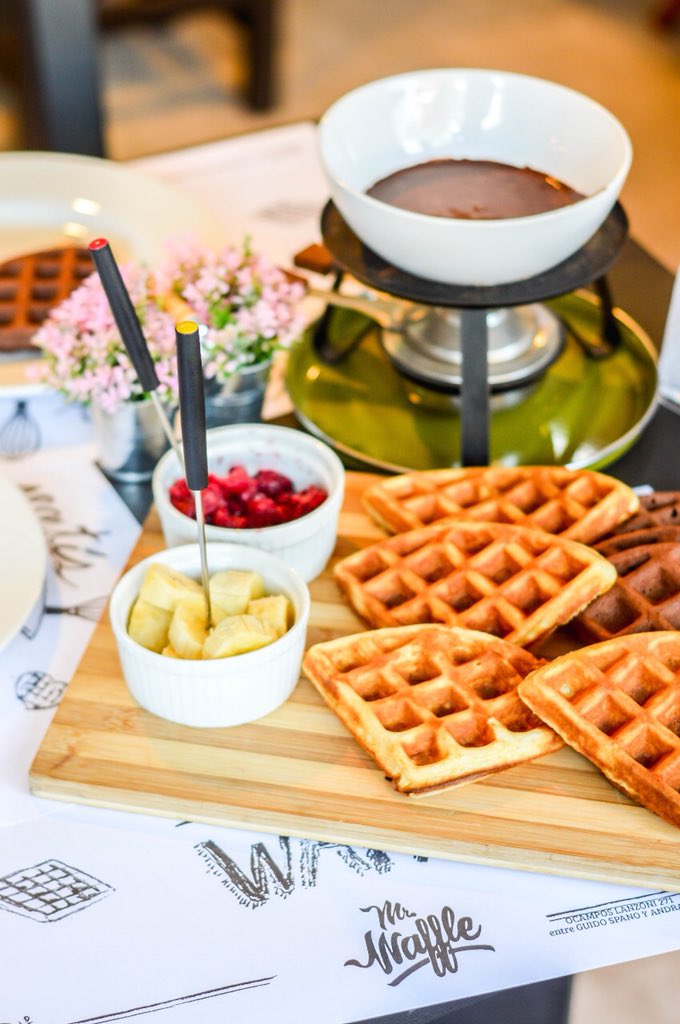 MrWafflepy's tweet photo. Introducing MR FONDUE. Agarra el tenedor y disfruta de los waffles más deliciosos con chocolate 🍫 fundido y frutas 🍌 https://t.co/MbPAN2zmd2