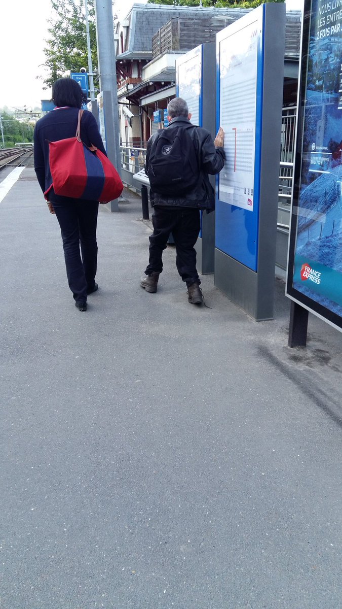 Titine45848988's tweet photo. Prise en charge d'une personne handicapée à 80 % par notre agent en gare de Val d'Or ! Nous sommes présents dans les gares @PaDesrousseaux @RavisMatthieu @RavisMatthieu @coregstcloud @dydrac2011 @LaurenceTissier @JOYCEH78 https://t.co/yWlmTXbfK4