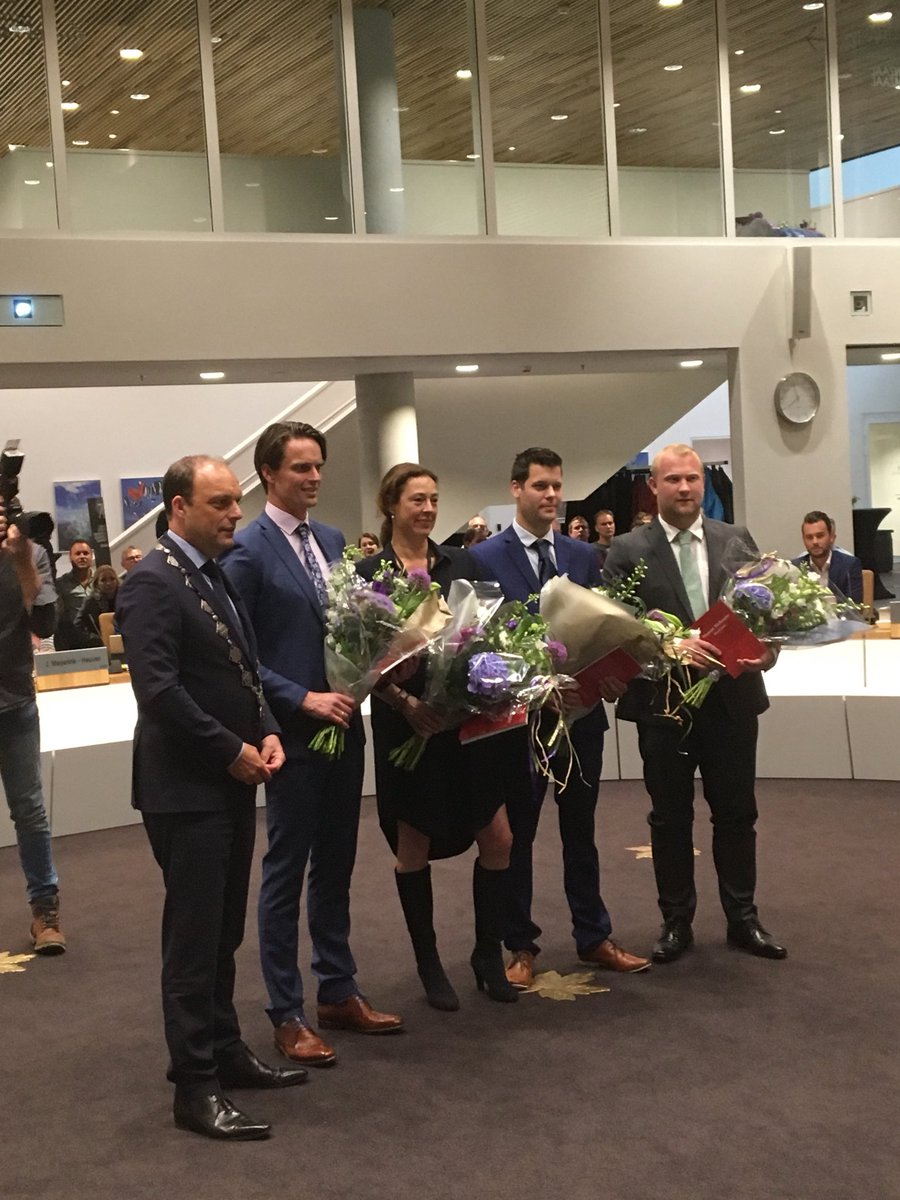 Nieuwe wethouders van gemeente Hardenberg geïnstalleerd.
<a href="/LuitenGitta/">Gitta Luiten</a>, <a href="/Martijn/">Martijn</a> Breukelman, <a href="/AlwinteRietstap/">Alwin te Rietstap</a>, <a href="/Falco/">nick v</a> Bruinsma Veel succes maar ook veel plezier