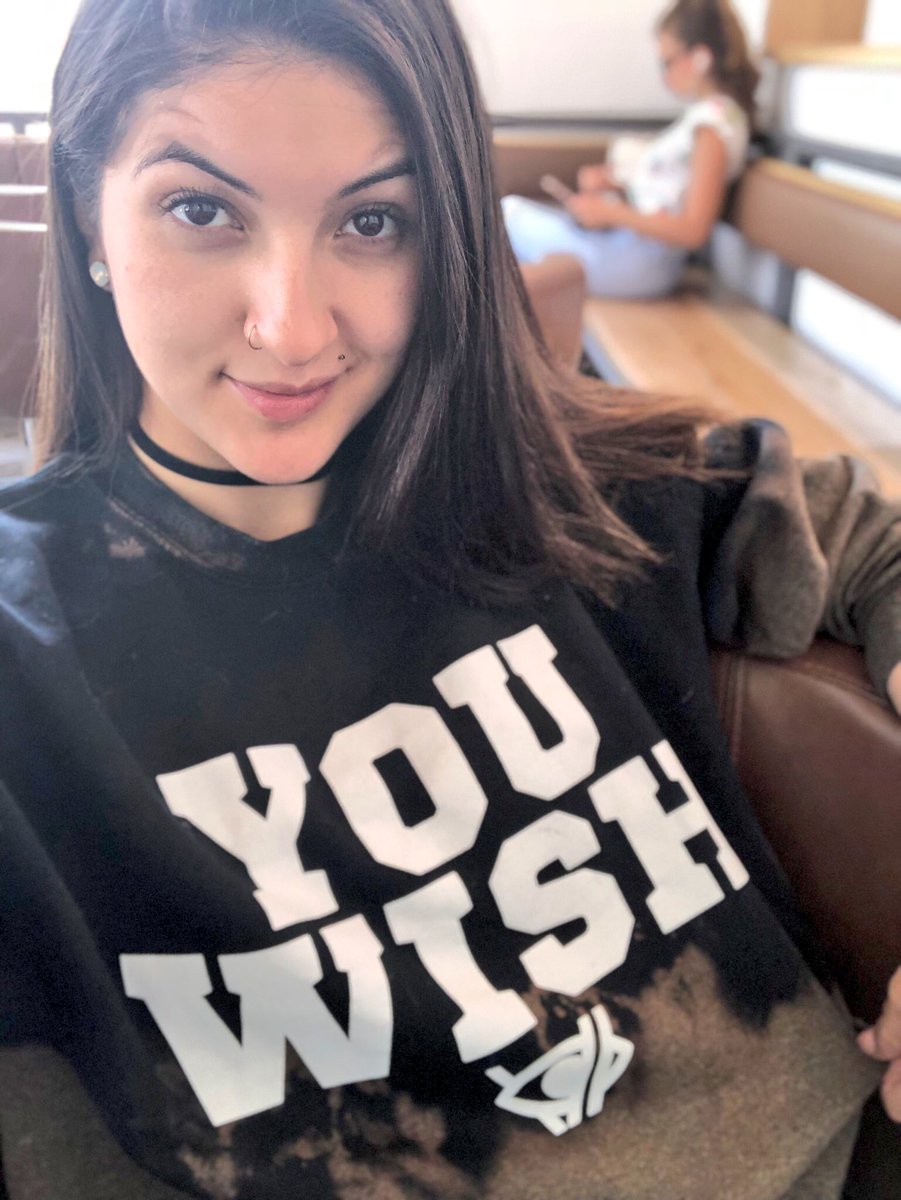 bipolarbossbabe's tweet photo. Taking bomb ass selfies on three hours of sleep like ๐๐ค๐ผ
And the sweater couldnโt be more apropos for the script weโre writing today with #GenieUnleashed!!
#youwish ๐ #films #shorts #atxsmallbusiness https://t.co/lxHxmu6NHE