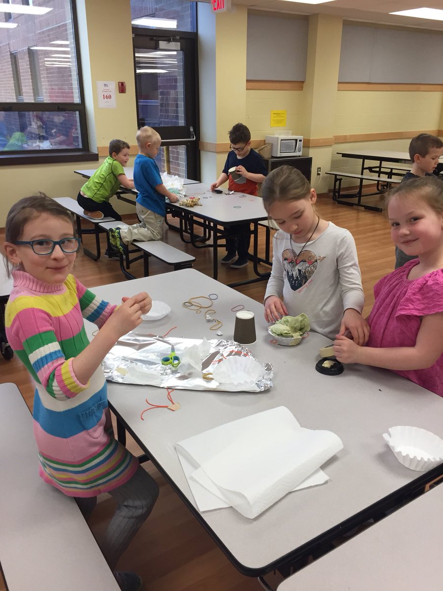 MissMurray07's tweet photo. Making Egg protection devices was the highlight of our materials unit in grade 1 science. @ssrsbbes @SouthShoreRCE https://t.co/mWSf4LVPOu