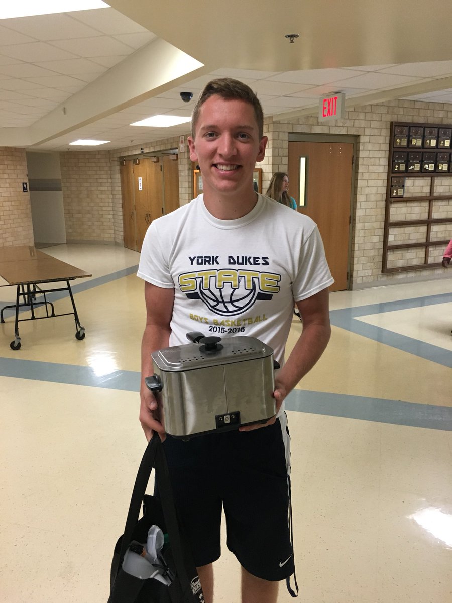 yorkscienceguy's tweet photo. So....part of the final was to fry a chicken that they cleaned in class! @SamKohmetscher @Reid_Hoffmann15 #yorkdukes #theypassed https://t.co/es8RCXH1vb