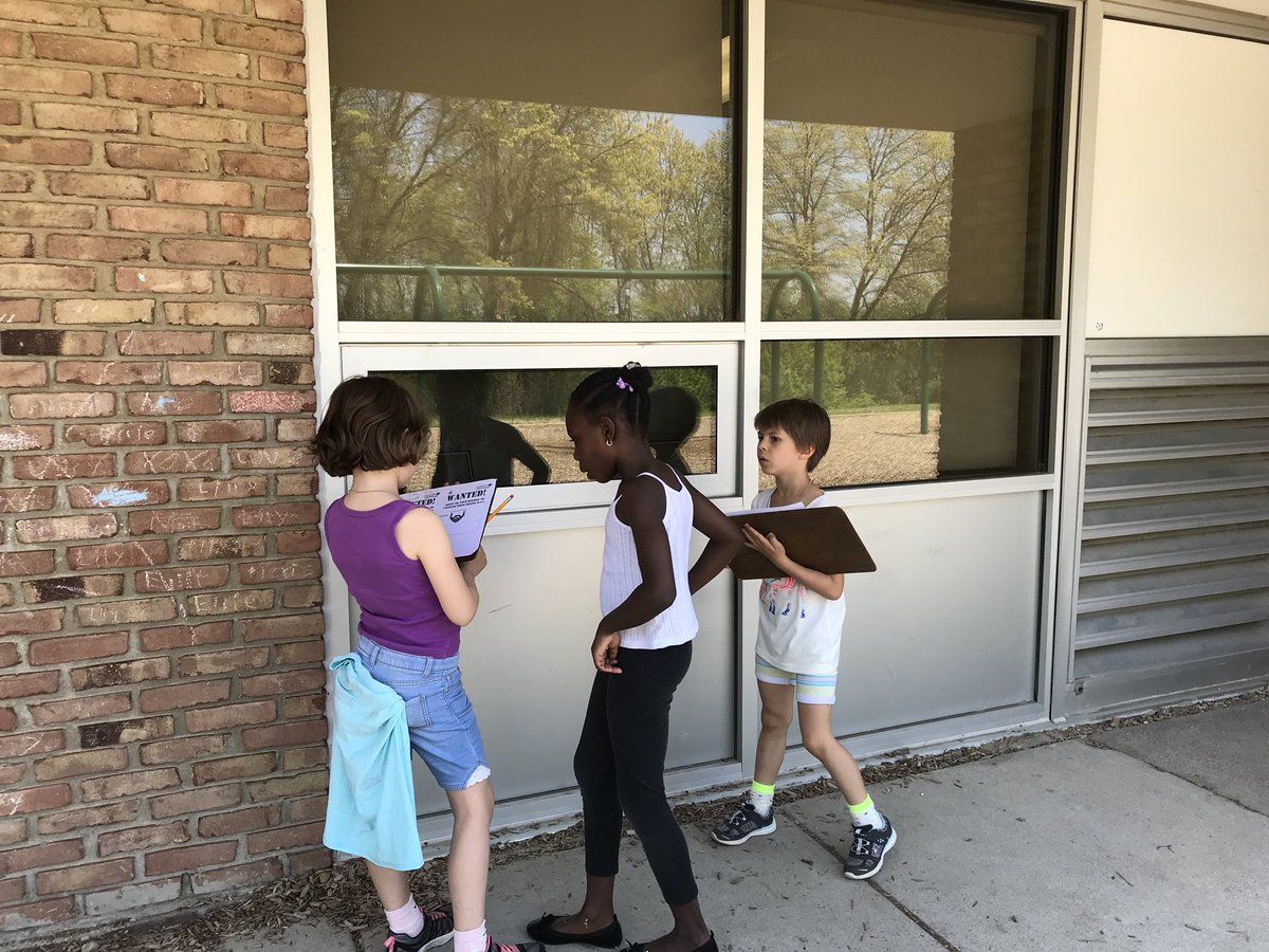hsnyderBH's tweet image. Shape hunts with our big/little dippers #mathoutside #OutdoorClassroomDay @LonePineSchool @bhschools