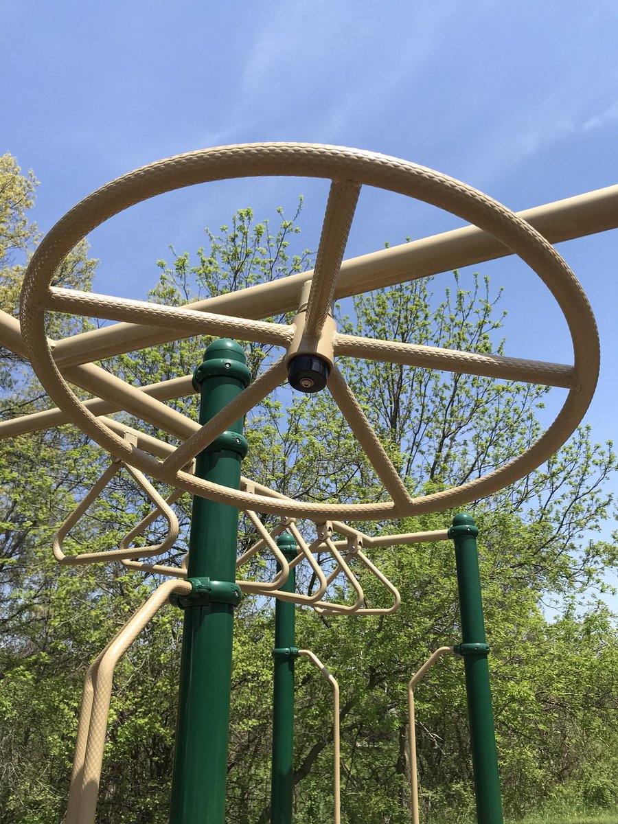 hsnyderBH's tweet image. Shape hunts with our big/little dippers #mathoutside #OutdoorClassroomDay @LonePineSchool @bhschools