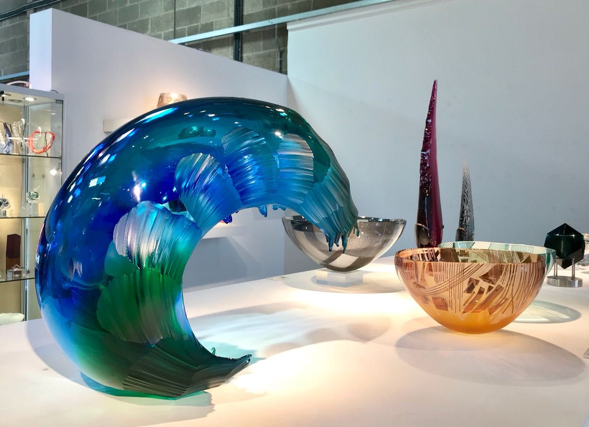 LDNglassblowing's tweet photo. Waveform 'Back to Blue' by Graham Muir is one of the most dramatic piece in the gallery. A massive piece of blown #glass, which is then #coldworked to emphasise the curling shape and texture. #glassblowing https://t.co/vfV2N90nHD