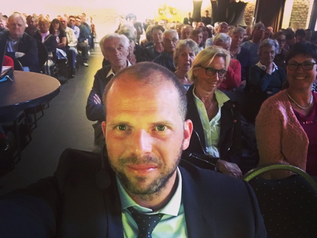 FranckenTheo's tweet photo. Lezing Kapelle-od-bos. Vol huis. Deze week voor mee dan 1000 mensen gesproken. ❤️👍
#Theotoert https://t.co/qmdcxzBYaw