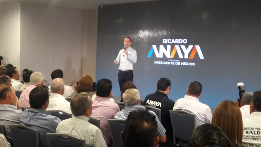 BigotesGTZ's tweet photo. BIENVENIDO SEA A SONORA NUESTRO PRÓXIMO PRESIDENTE DE MÉXICO Ricardo Anaya Cortés.

En este momento Ricardo Anaya se encuentra resolviendo dudas y escuchando las inquietudes de los empresarios Sonorenses. 

#SonoraConAnaya #AnayaPresidente https://t.co/BydygCd2Ps