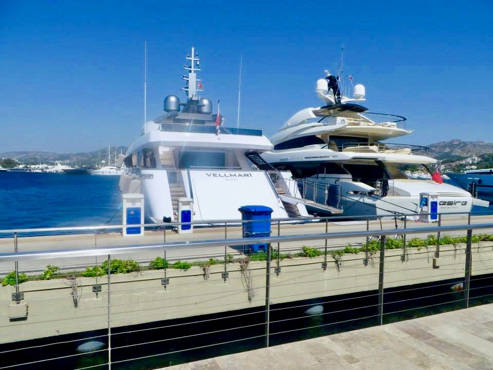 ExpertTravelers's tweet photo. One yacht too many?  Not a chance!  Greek islands here we come...
:::::::::::::::::::
#bodrum #bodrummarina #yachts #yachtlife #adventureatsea #luxuryliving #highlife #travelblogger #perks #setsail #familyvacation #isthisreal https://t.co/iynEodBEZv