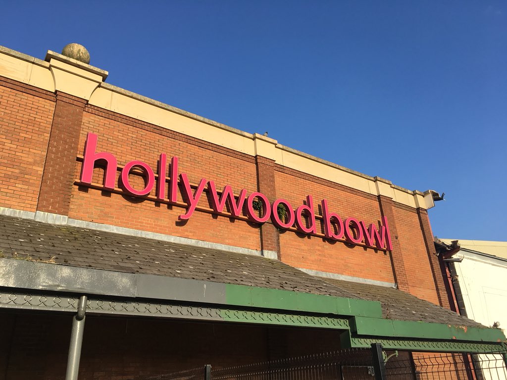 MrsMacPheeMusic's tweet photo. Despite the crazy traffic we made it to bowling on time and the sun is still shining!! @LHSresidentials @missmurdoch1 #LHSRes18 https://t.co/N4fyJRzGEA