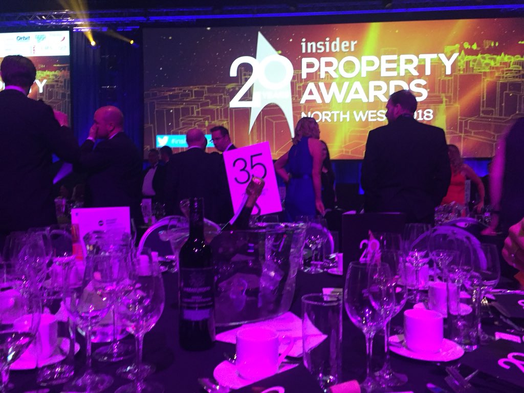 Libbywitherden's tweet photo. Where are our guests 🤔😂 #insiderNWprop https://t.co/qdX0W0Ko6q