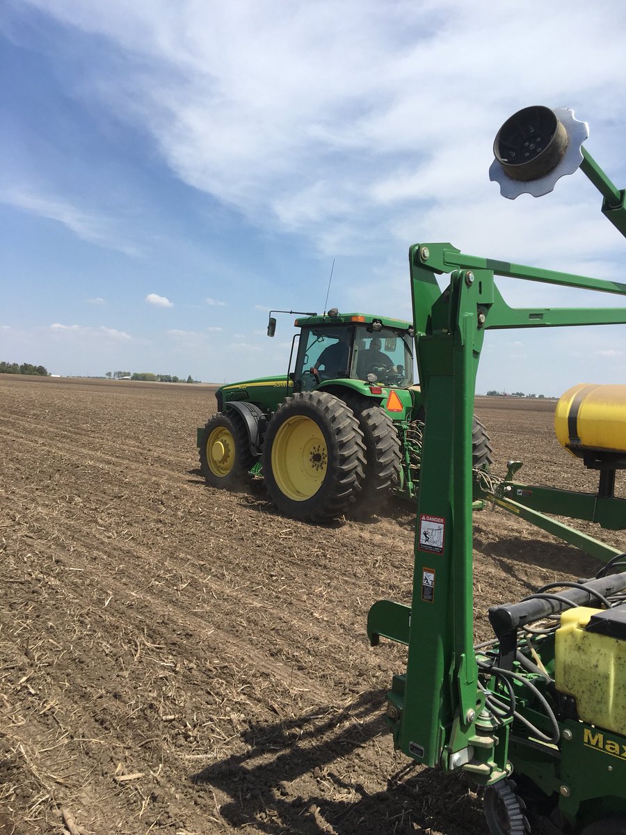 AgronNateL's tweet photo. Thanks for the assist today with our @PioneerIowa #GrowingPointAgronomy @Troy_Bauer ! https://t.co/5kRptQFNRR