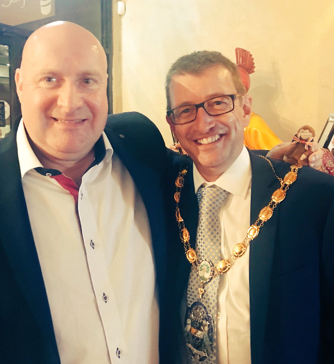 ChimpyWorldwide's tweet photo. Yesterday I got to meet two past Mayors of @surreyheath and the newest one too ! #lovinglife 🙊🐵🎖 https://t.co/8S8We1sVky
