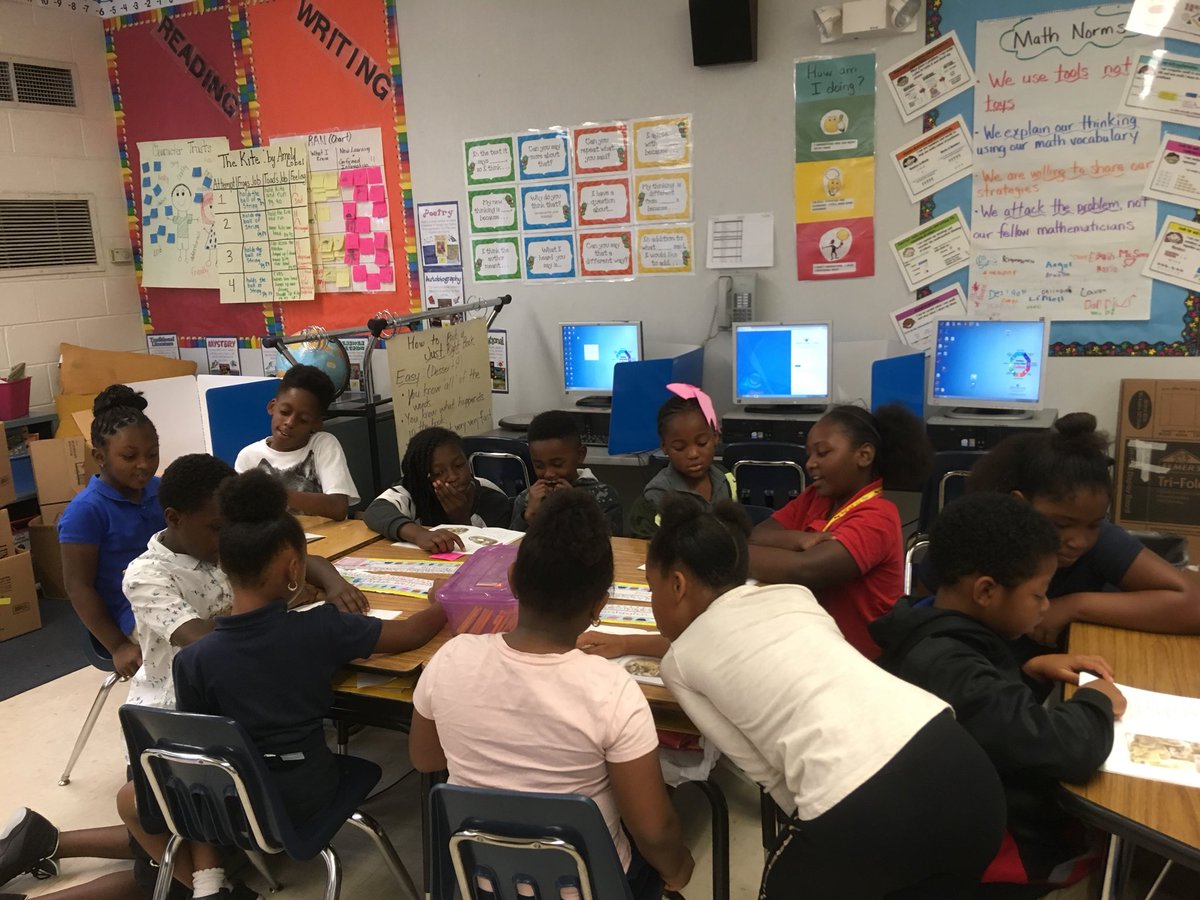 RoblesEagles's tweet photo. 4th graders teaming up with 1st graders for Buddy Reading today! #WeAreRobles https://t.co/2e93aZPrdL