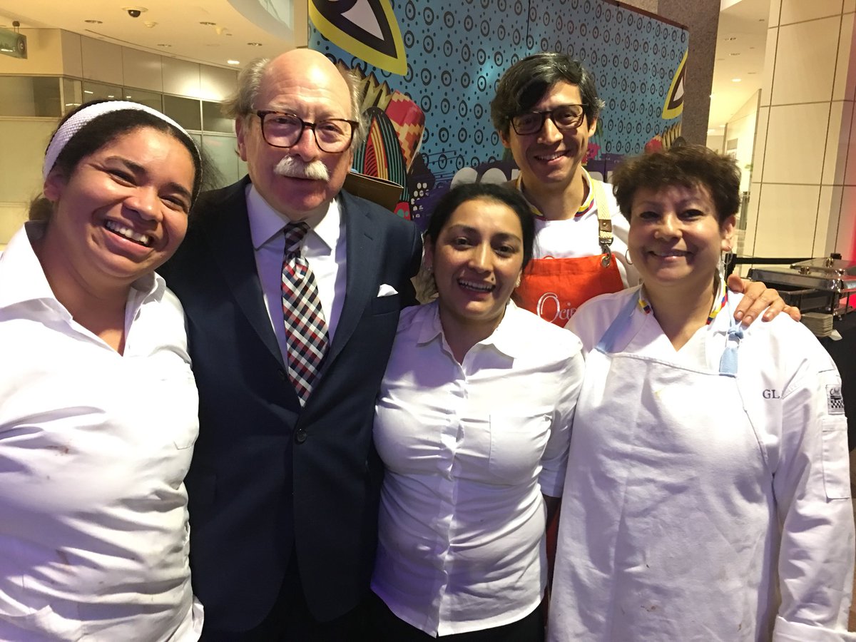 ColombiaEmbUSA's tweet image. Equipo de Colombia en Embassy Chef Challenge #ECCCOLO
#ECC10
@TheEventsDC
@ColombiaEmbUSA