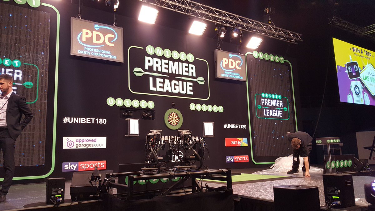 Big thanks to all ten competing players for their help during the @unibet Premier League season. More media interest than ever & they've been great ambassadors, and we've had such memorable visits to Berlin & Rotterdam amongst 16 top nights 🎯 (can't tag @Gezzyprice in photo!)