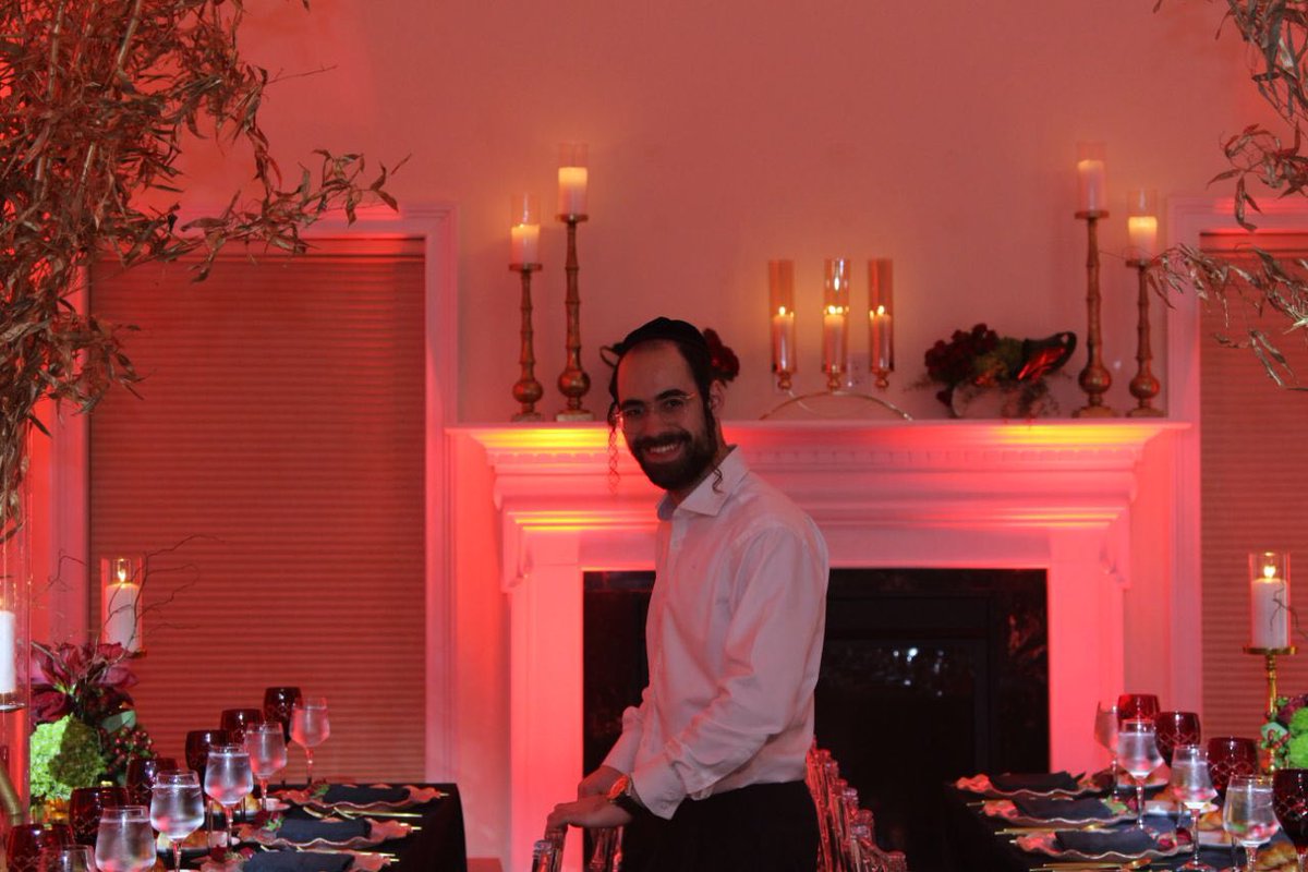 decorielevents's tweet photo. It’s #ThrowbackThursday and we’re reminiscing on this elegant event featuring vibrant and radiant shades of red! https://t.co/f4iIJ4bOmi