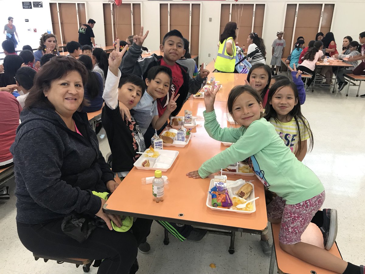 Last Friday we had our first School Wide BBQ with our families! Thank you to all the parent volunteers and Stanford staff who worked so hard to organize the event and make it success! #Stanfordpride #CaliforniaDistinguishedSchool #StanfordPTA #ChooseGGUSD
