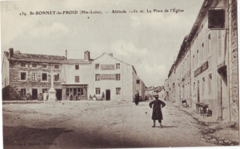 LDGenealogie's tweet photo. #1J1Ancêtre Ce 18/05/1890 est décédé à #SaintBonnetLeFroid (43) à proximité de Rochepaule (07) mon #AAAAGP #JOUBERT Pierre alors âgé de 81 ans, veuf de Marie Eulalie #MOURGUE avec qui il s'était marié le 4/06/1838. De cette union naîtront 3 enfants dont mon #AAAGM : Victorine. https://t.co/U9zopEPy96