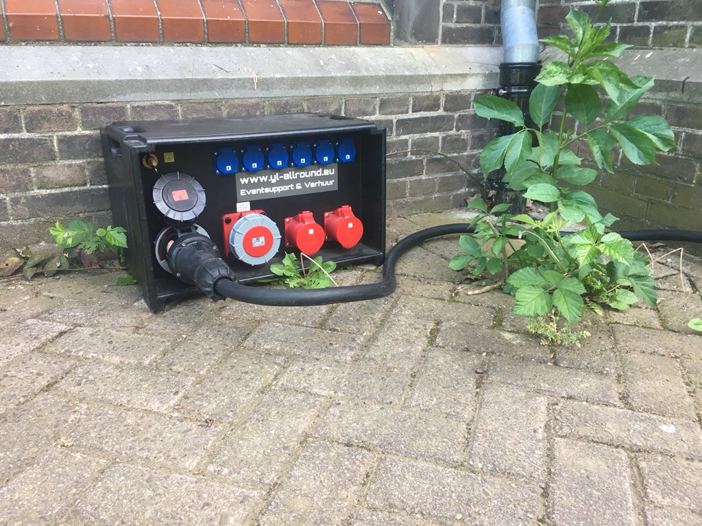 YLallround's tweet photo. #tijdelijkestroomvoorziening #huren #verhuur #verlengkabel #verdeelkast #bouwkast #zwerfkast #generator #aggregaat #ourforceyoursupport https://t.co/O7wpjYUlIq