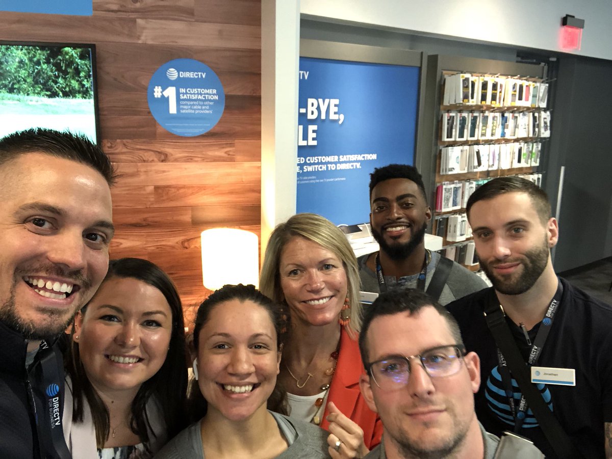 BMoneyOriginals's tweet photo. Always a pleasure to have @404girl and @Bh7316 in the building!  We appreciate the knowledge shared this afternoon. #growth #levelup #firstnet #secondnet #thirdnet 😂 https://t.co/VJ7MPeuFxI
