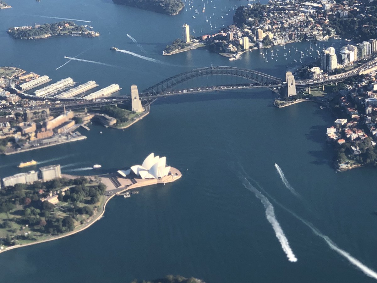 LamontRowan's tweet photo. Amazing early start - Thank you Sydney not one but TWO Aus Design Awards! Hello Brisbane to Hack The Reef with Myriad today 😀 #GoodDesignAwards #Myriad2018 #hackthereef #Designworksblog https://t.co/9VeRAVOmTx