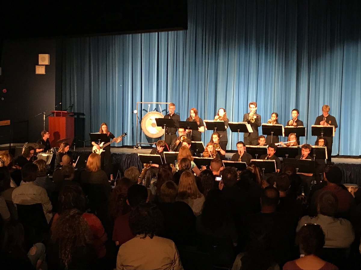 JazzOrch sways the crowd <a href="/HumberviewSS/">Humberview S.S.</a>