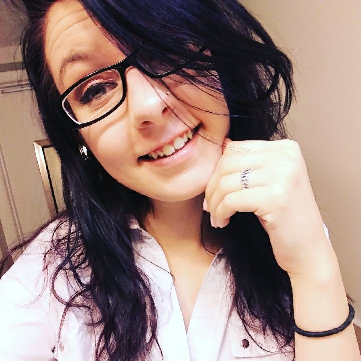 _merissalee's tweet photo. used me EOS lippie in Vanilla &amp; love it! @eos @influenster #eoscrystal #contest https://t.co/2vwAikvx5F