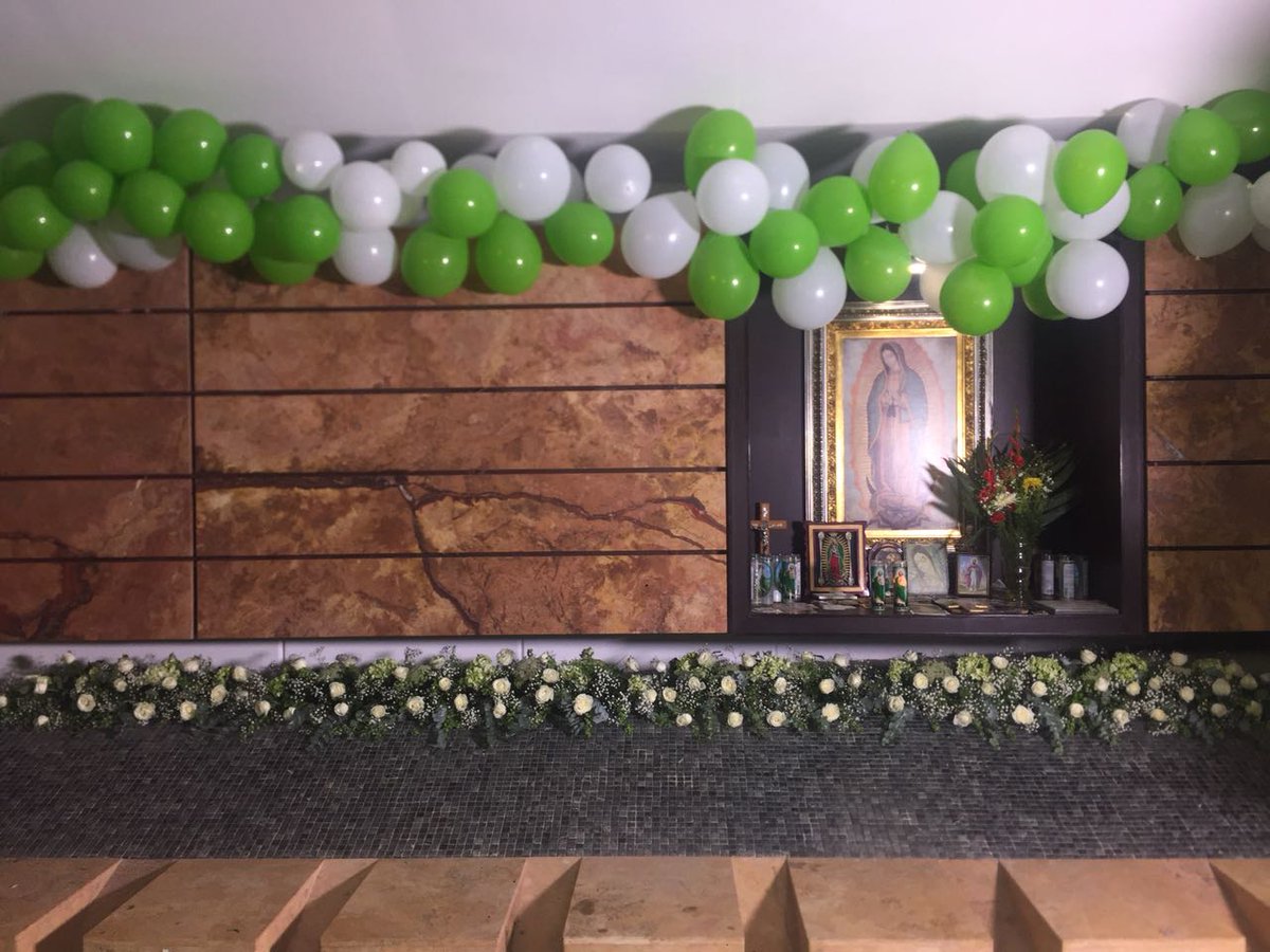 EricGomez86's tweet image. Las familias de los jugadores de @ClubSantos decoraron el vestidor del club antes de la final de ida.