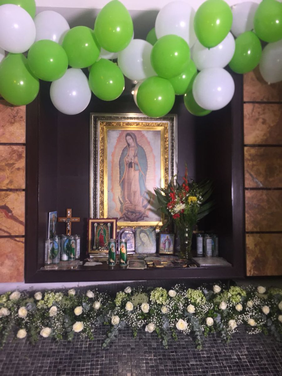 EricGomez86's tweet image. Las familias de los jugadores de @ClubSantos decoraron el vestidor del club antes de la final de ida.