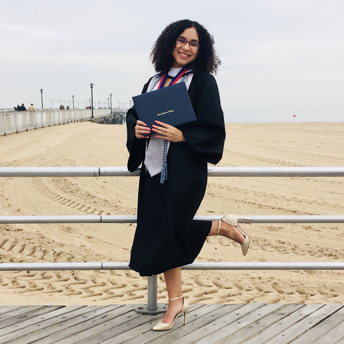 xoalexisv's tweet photo. Your girl is officially one degree hotter π #BAinpsychology #Salutatorian #LatinasGraduate π΅π· https://t.co/ljTmZjdu55