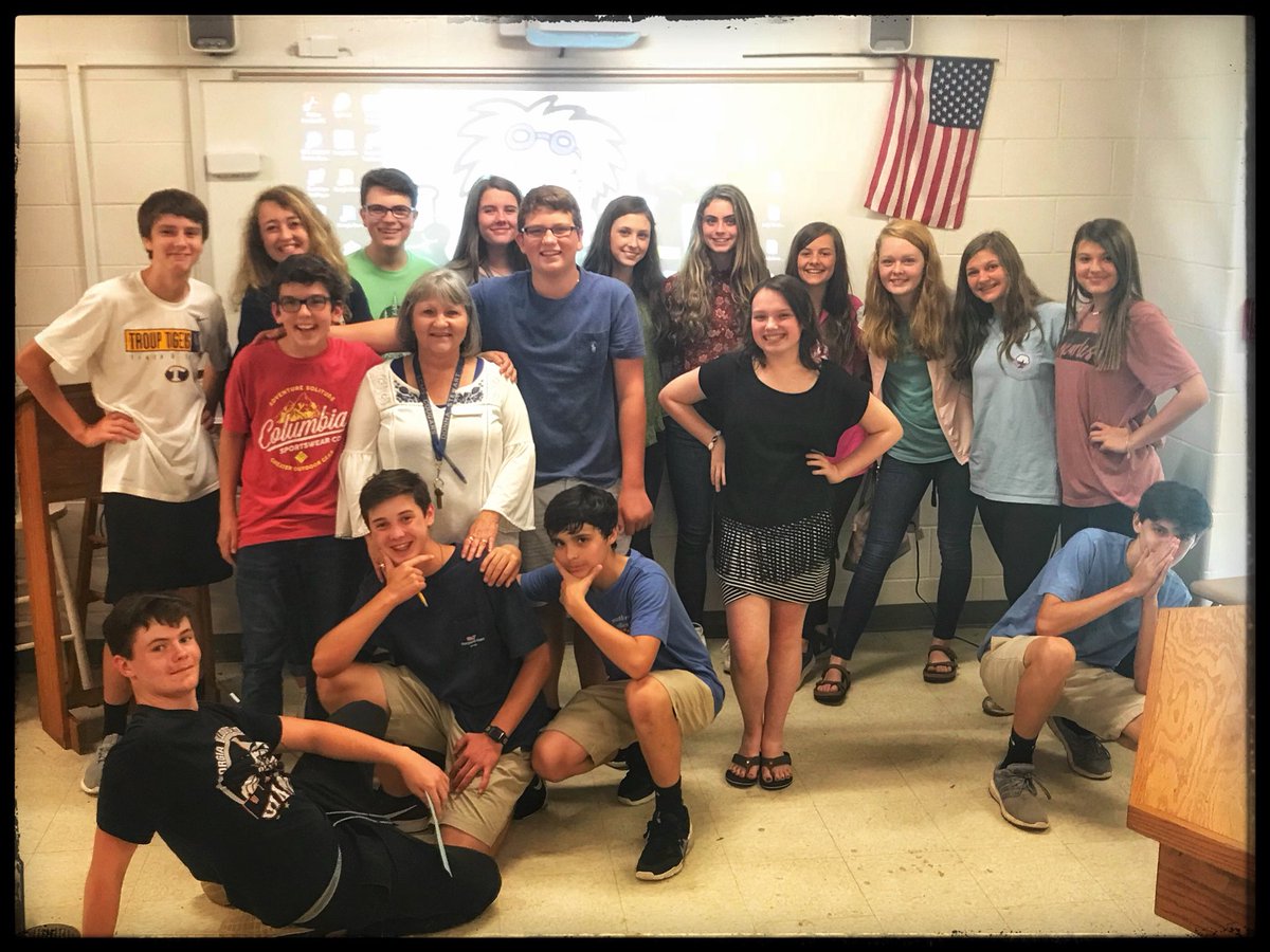 RobinsonJ_S's tweet photo. Mrs. Stewart and I love these kiddos!
#highSchoolPhysicalScience
#lcmscougarstrong https://t.co/XixUYjGJ9K