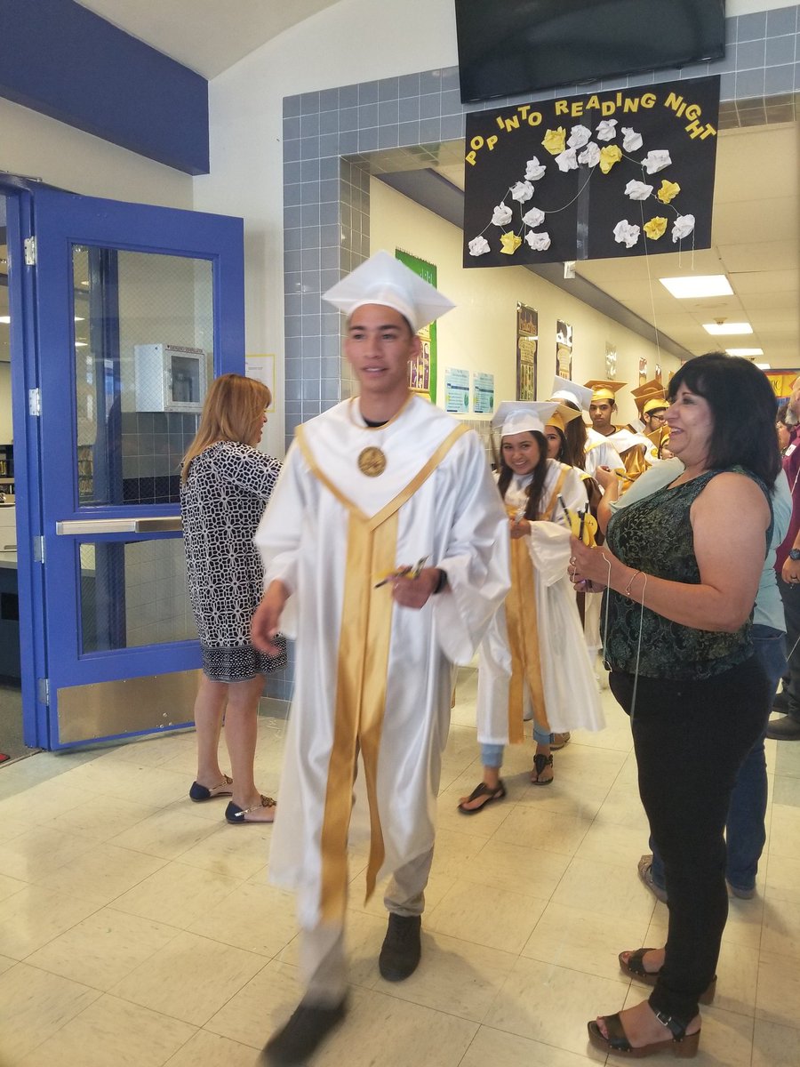 cynsationalcynd's tweet photo. AHS Senior Elementary Walk #ahspanthers #ahsclassof2018 https://t.co/zDXFbAz01Z