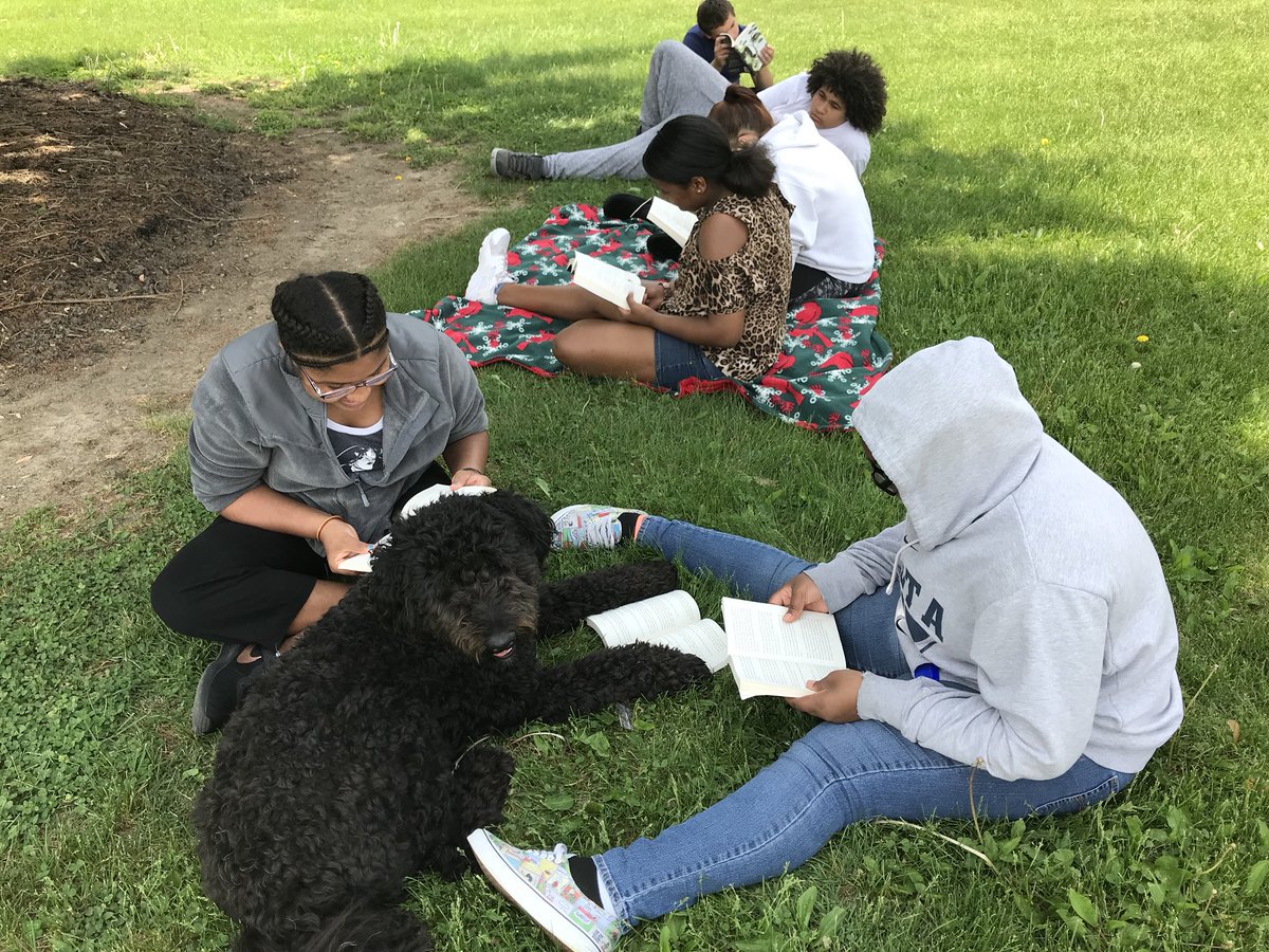 KristalMccorkle's tweet photo. Reading outside is fun! Just ask OSCAAR. https://t.co/BVpF901NaY