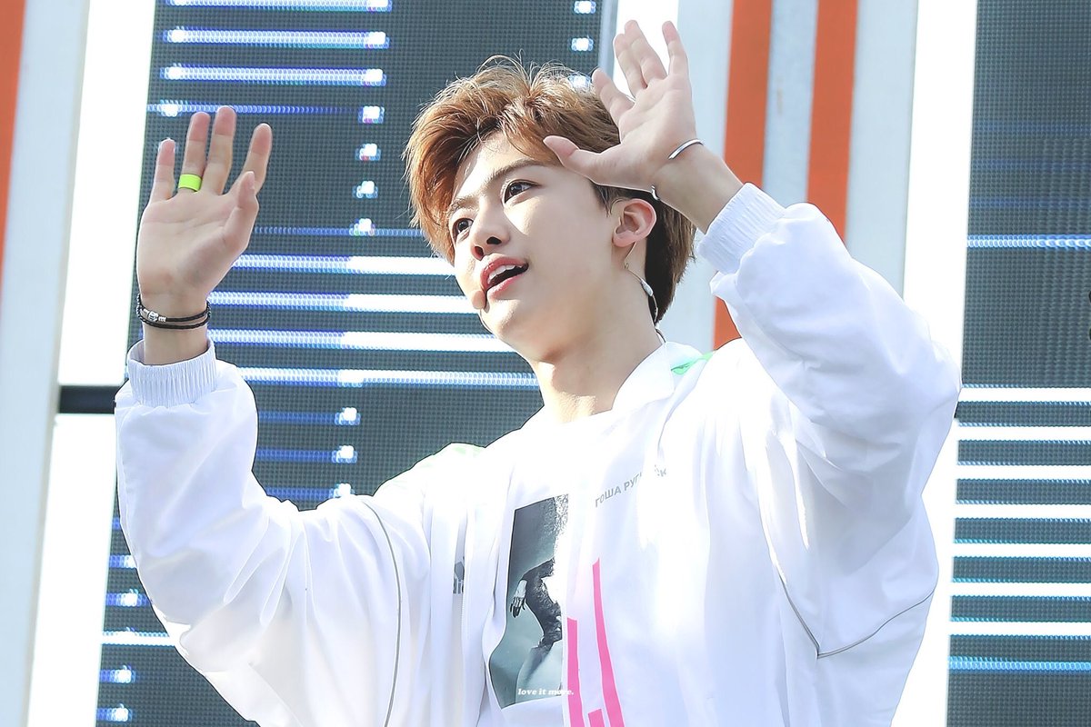 jaeminpic's tweet photo. 180511 © love it more 
💚💎💚💎 https://t.co/8cAmuiKU3g
